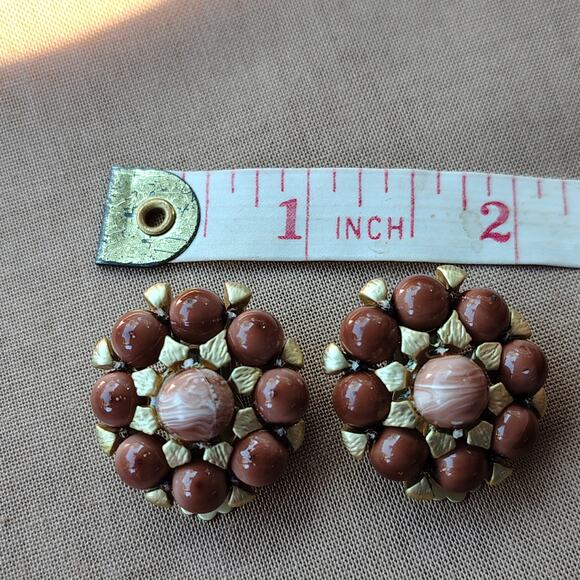 Vintage Beaded Cluster Clip-On Earrings Gold Tone and Brown - Picture 5 of 6